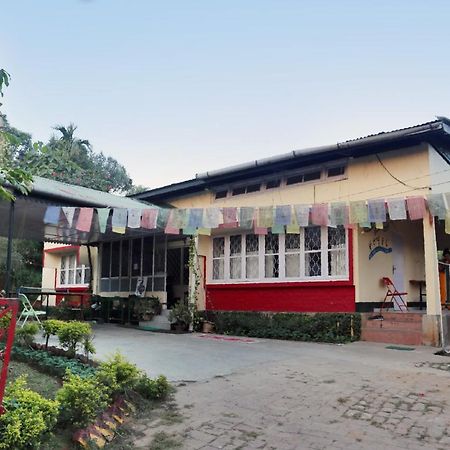 Gibbon Backpackers Hostel Guwahati Dış mekan fotoğraf