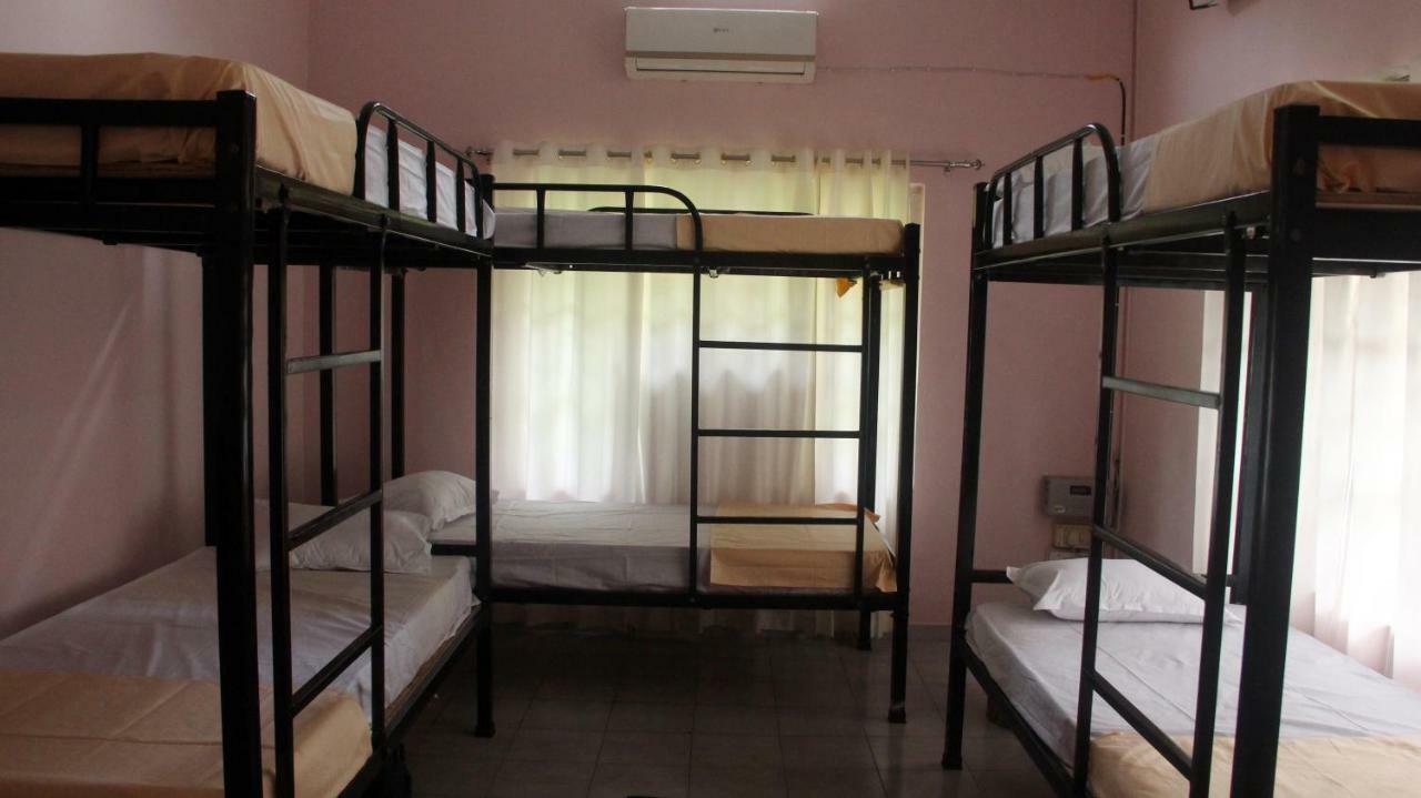 Gibbon Backpackers Hostel Guwahati Dış mekan fotoğraf