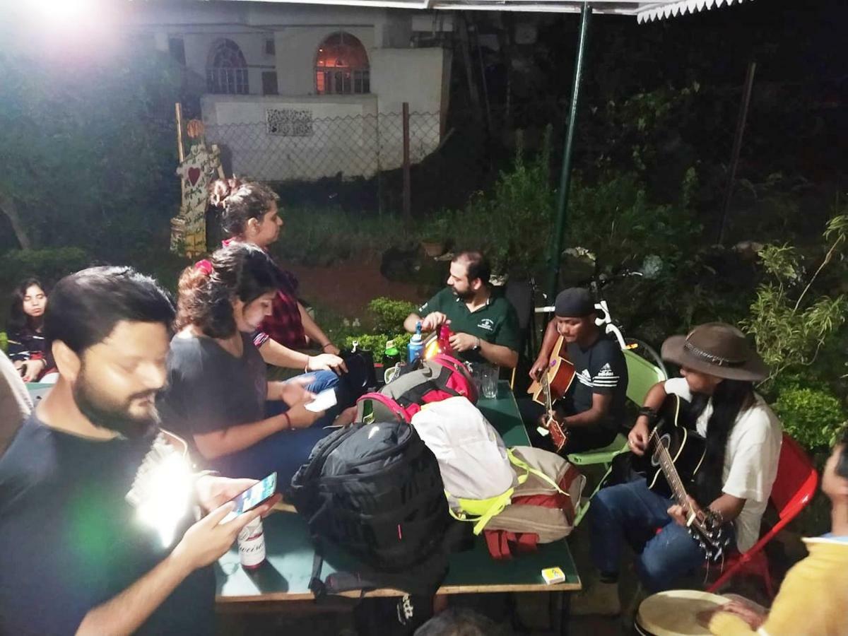 Gibbon Backpackers Hostel Guwahati Dış mekan fotoğraf